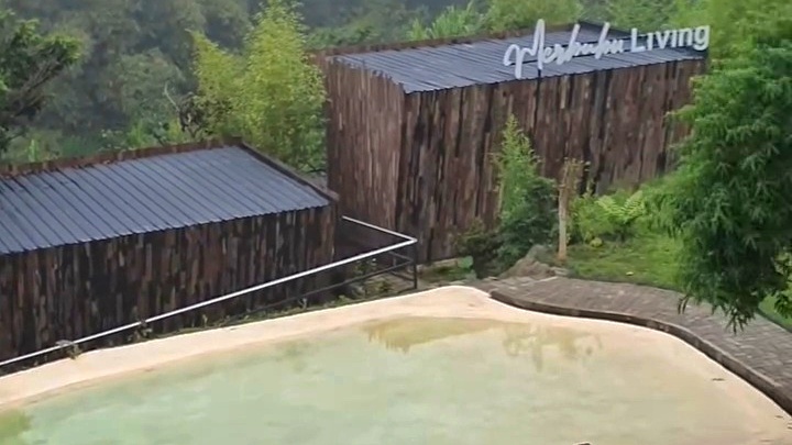 Rekomendasi Penginapan dengan Fasilitas Kolam di Kopeng, Mulai Air Hangat Hingga Private Pool