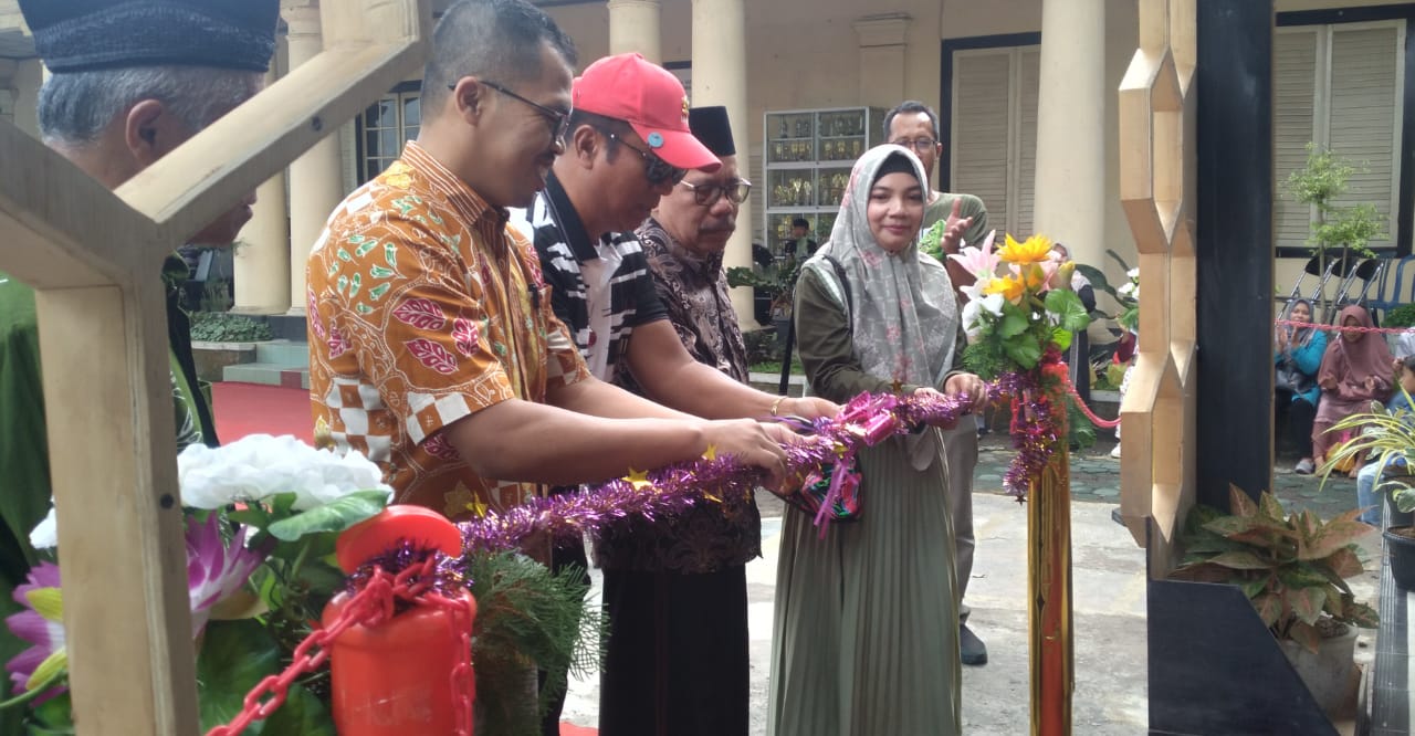 Alumni Bangunkan Kantin Megah di SMK Dr.SutomoTemanggung