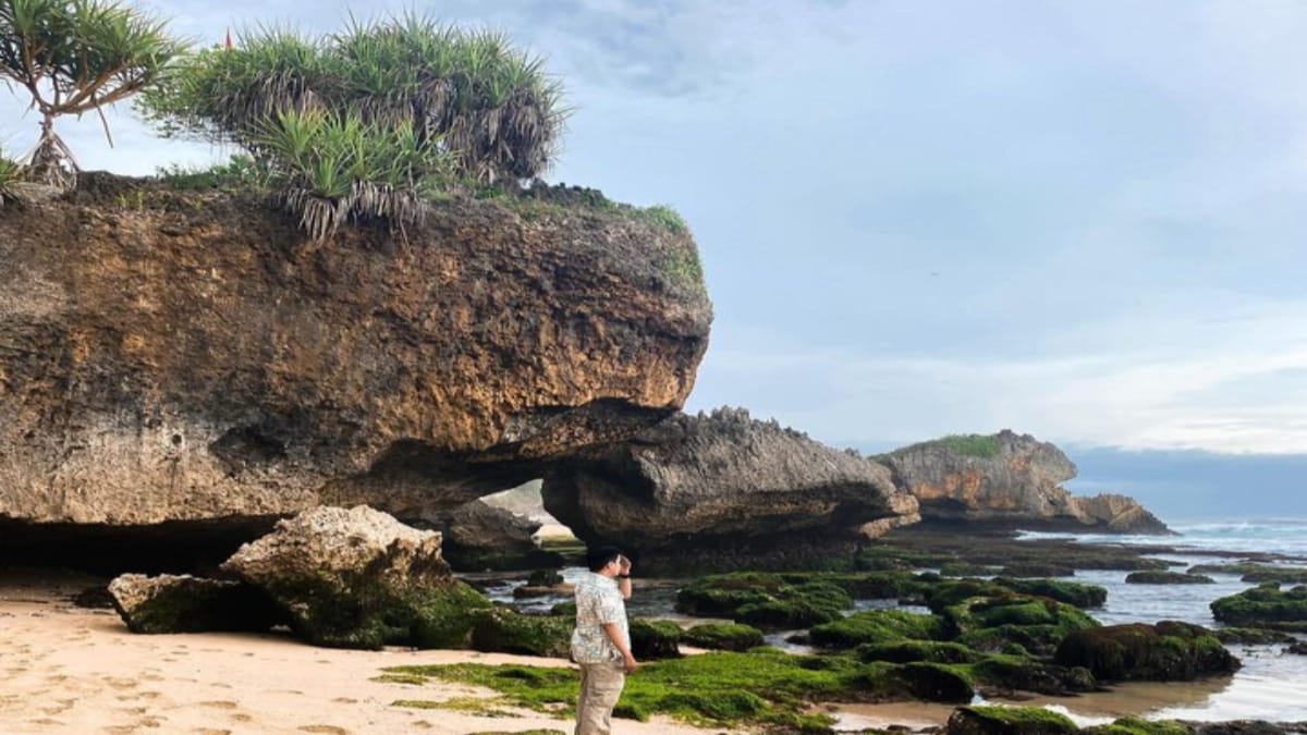 Pesona Pantai Mbuluk Gunungkidul, Surga Tersembunyi yang Belum Banyak di Ketahui Wisatawan!