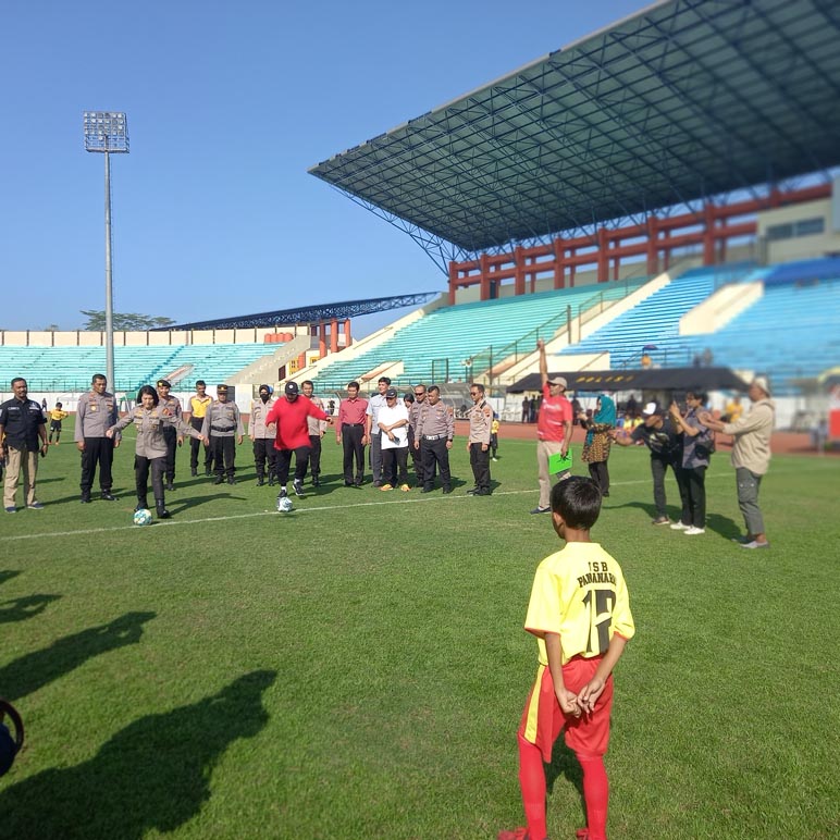 Kompetisi Sepakbola Usia Dini Meriahkan Hari Bhayangkara