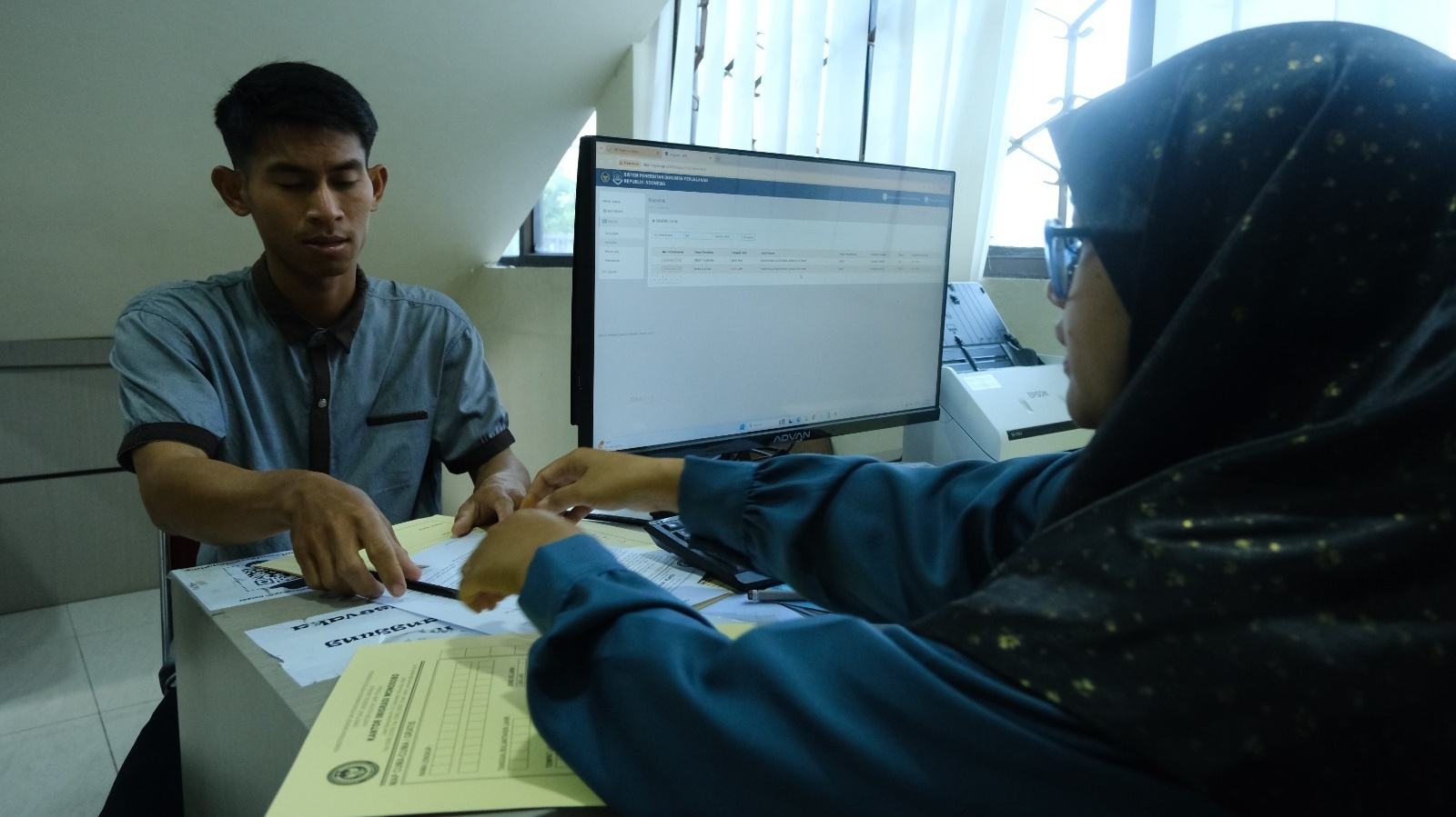 Bupati Temanggung Fasilitasi Paspor Riki untuk Temui Ibunya yang 20 Tahun Hilang Kontak di Malaysia