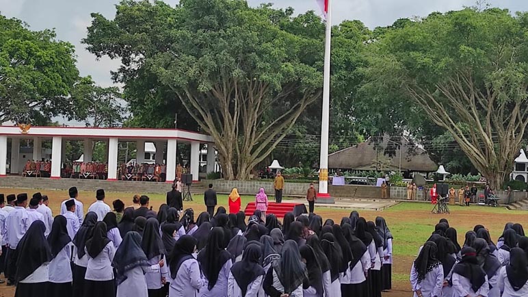 Peringati Hari Amal Bhakti Ke-77, Bupati Temanggung Ajak ASN Kemenag Perbaiki Layanan Umat