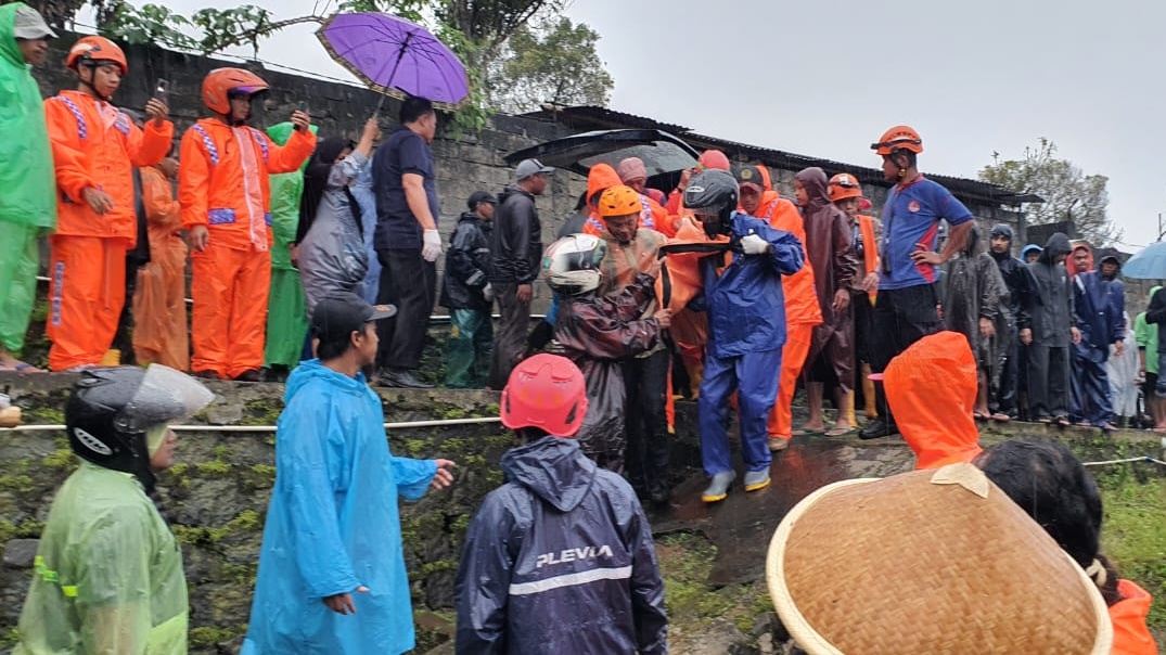 Dua Nyawa Melayang Diterjang Banjir di Temanggung, Suami Istri Hanyut Saat Pulang dari Ladang