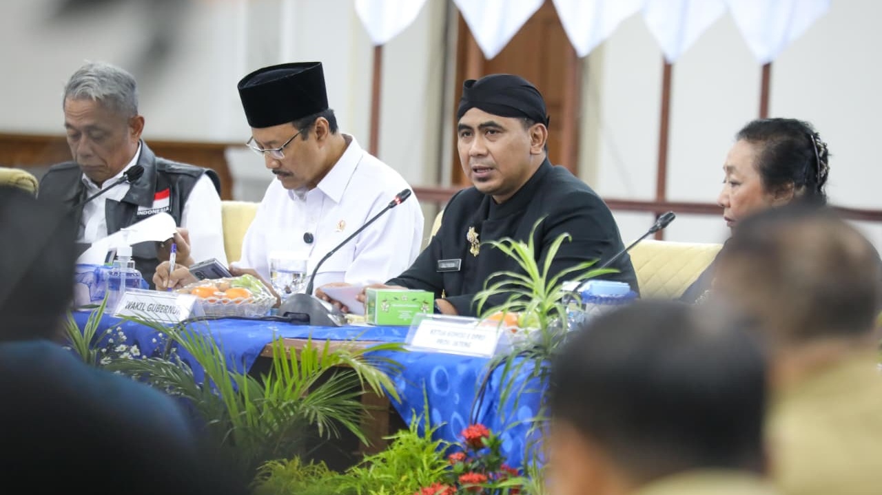 Dorong Penanggulangan Kemiskinan, Taj Yasin Minta Penyusunan DTSEN Dipercepat