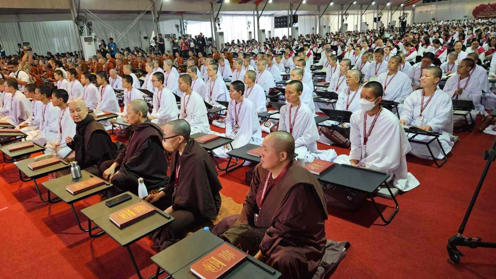 Ribuan Peserta Ikuti Tipitaka Chanting 2025 di Borobudur Magelang