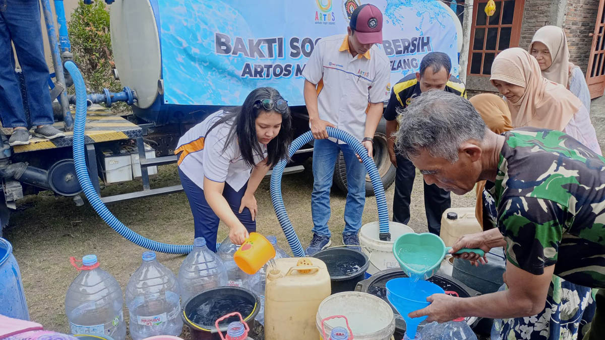 Artos Mall Magelang Droping Air Bersih 4.000 Liter di Sumberarum Tempuran