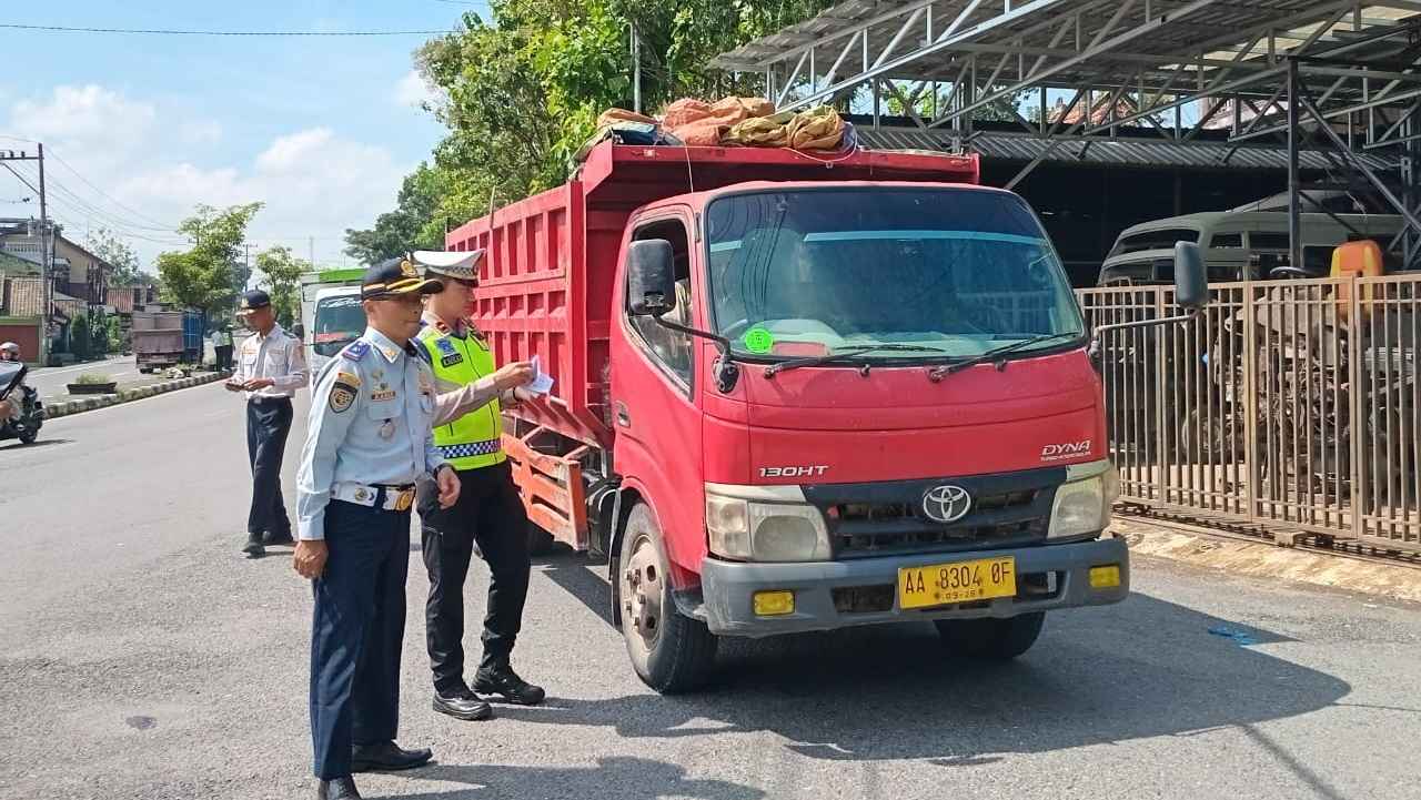 Truk Bermuatan Lebih dari 8 Ton Dilarang Melintas Sepanjang Jalan Magelang-Jogja
