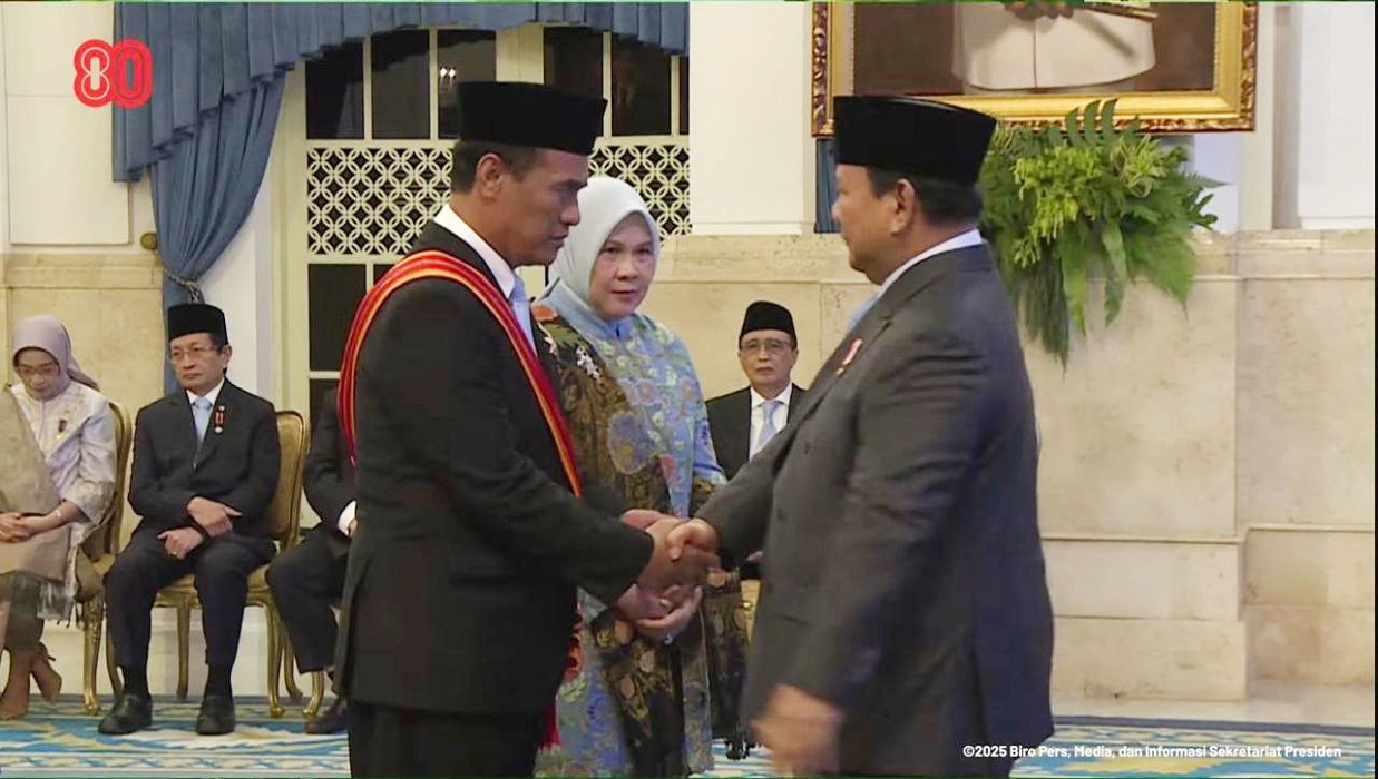 Mentan Amran Terima Anugerah Bintang Mahaputra Adipurna dari Presiden Prabowo