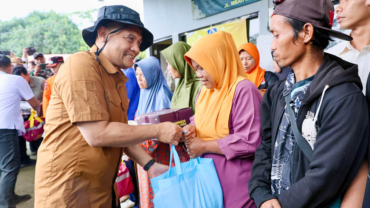 Luthfi Janjikan 250 Keluarga Korban Tanah Gerak di Tegal Segera Punya Rumah Baru