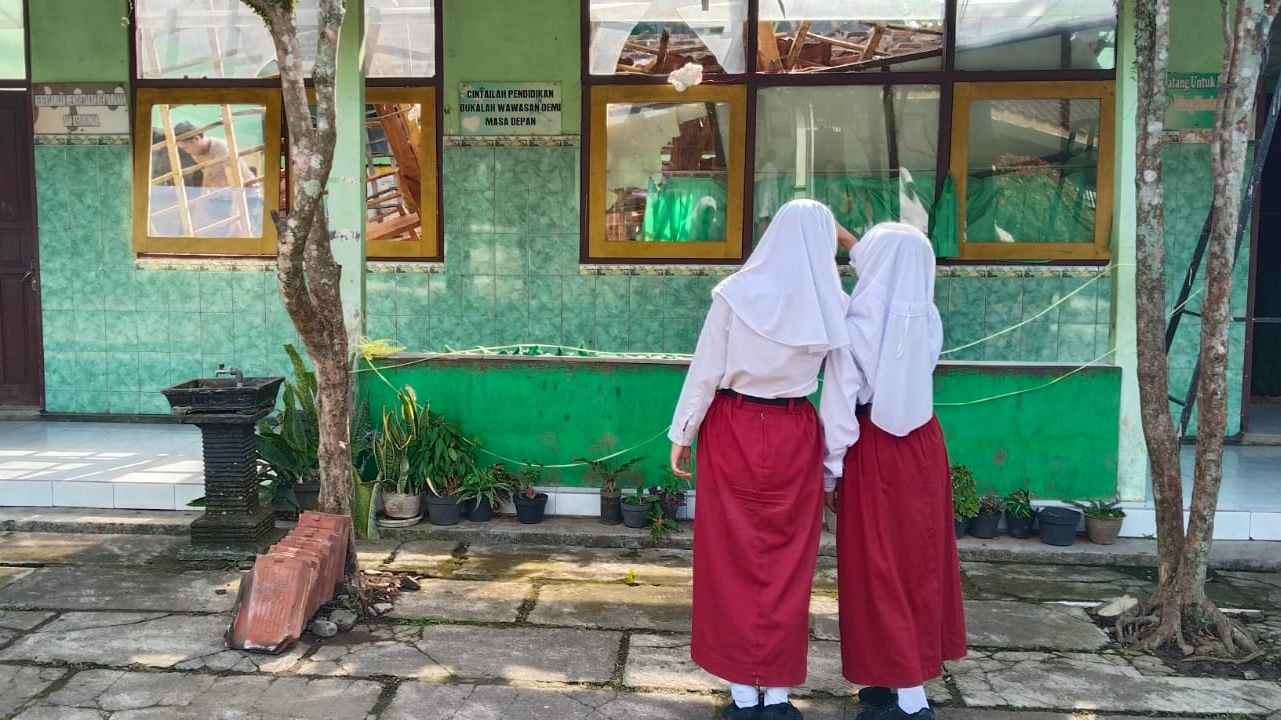 Kelas 3 SDN Secang 3 Roboh, Disdikbud Magelang Lakukan Penanganan Ini