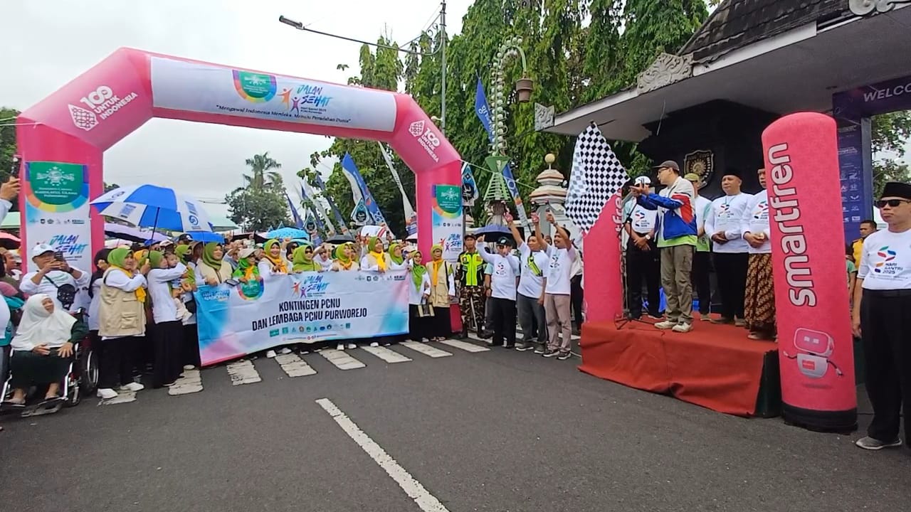 Belasan Ribu Warga NU Padati Alun-Alun Purworejo, Semarak Jalan Sehat Hari Santri 2025