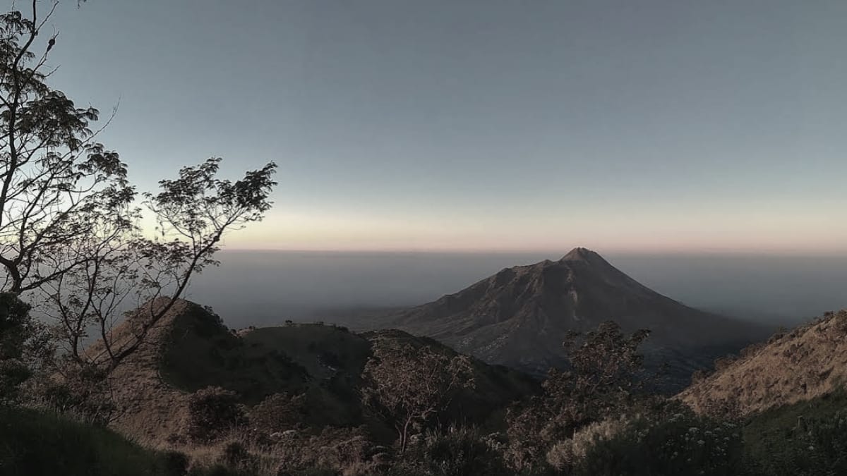 Mitos Gunung Merbabu yang Paling Terkenal Ada Setan Gendong hingga Pintu Menuju Alam Gaib