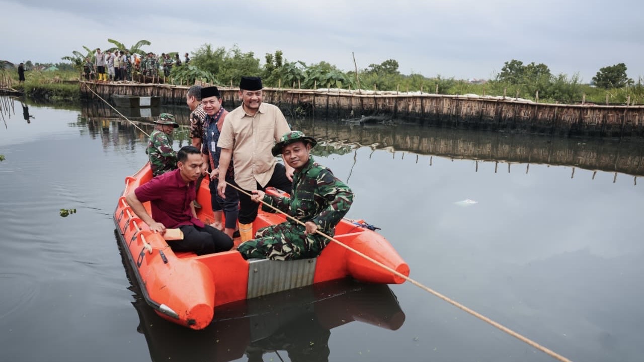 Tanggul Jebol Pekalongan Rendam Permukiman, Ahmad Luthfi Kebut Normalisasi Sungai