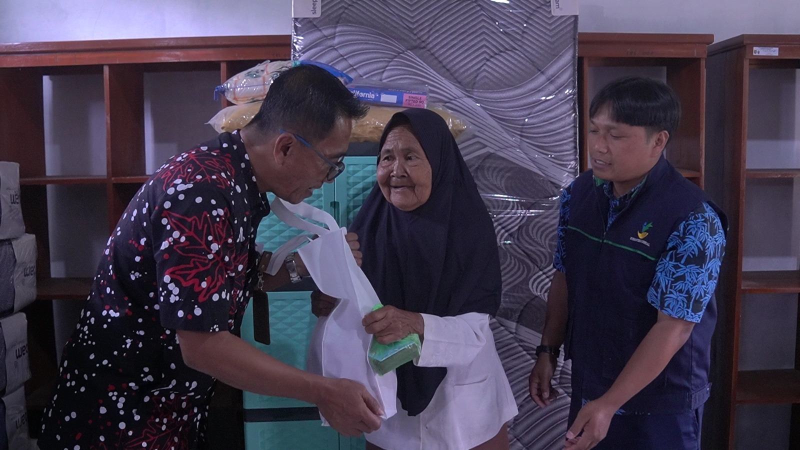 Kemensos Salurkan Bantuan ke 89 Warga Rentan di Temanggung, Prioritaskan Disabilitas dan Lansia