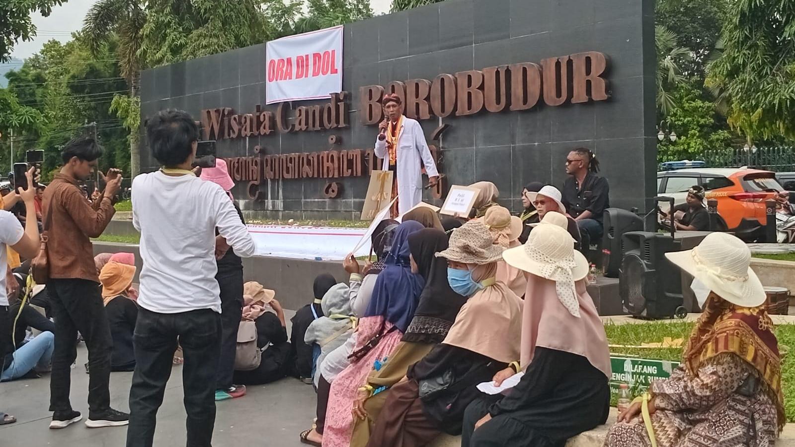 Lagi, Puluhan Warga Protes Pengelolaan Candi Borobudur Magelang