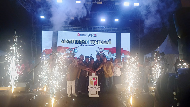 Bawaslu Jateng Launching Maskot Pilkada 2024 ‘Wasra dan Wasri’ di Magelang