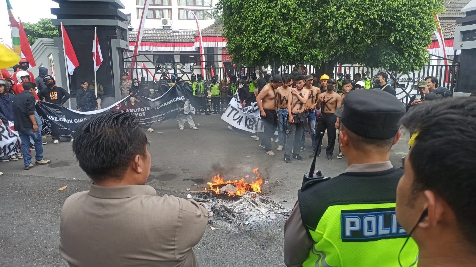 Mahasiswa Unjuk Rasa di Gedung DPRD Temanggung, Kawal Regulasi Pilkada