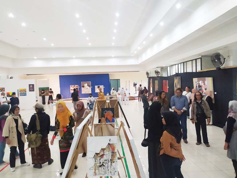 Puluhan Perupa SMA di Purworejo Gelar Pameran Lukisan Merdeka di Matamu