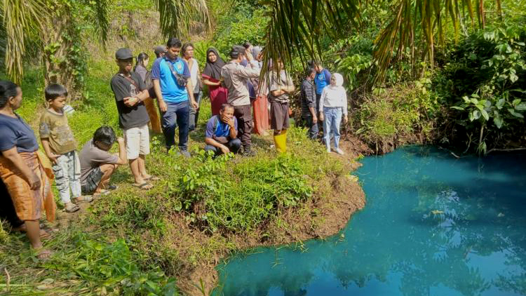 VIRAL! Telaga Biru yang Baru Ditemukan di Bengkulu Ini Diyakini Bisa Sembuhkan Segala Penyakit