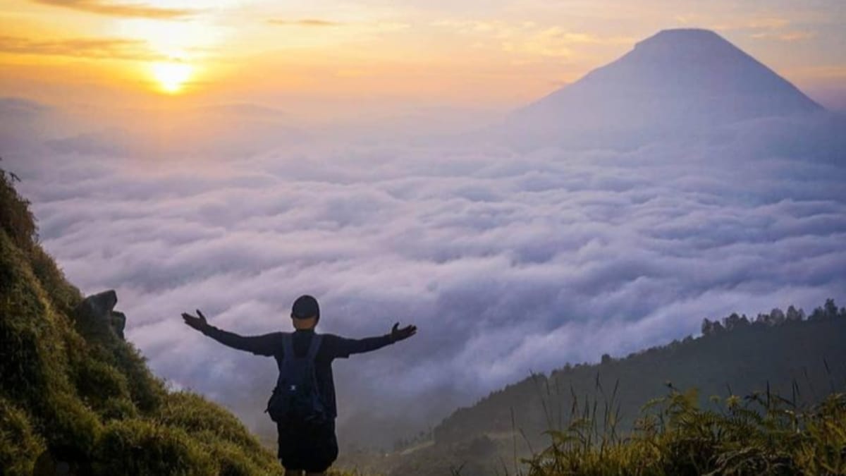 Keindahan Senja di Puncak Sikunir Destinasi Dieng Wonosobo yang Memanjakan Mata