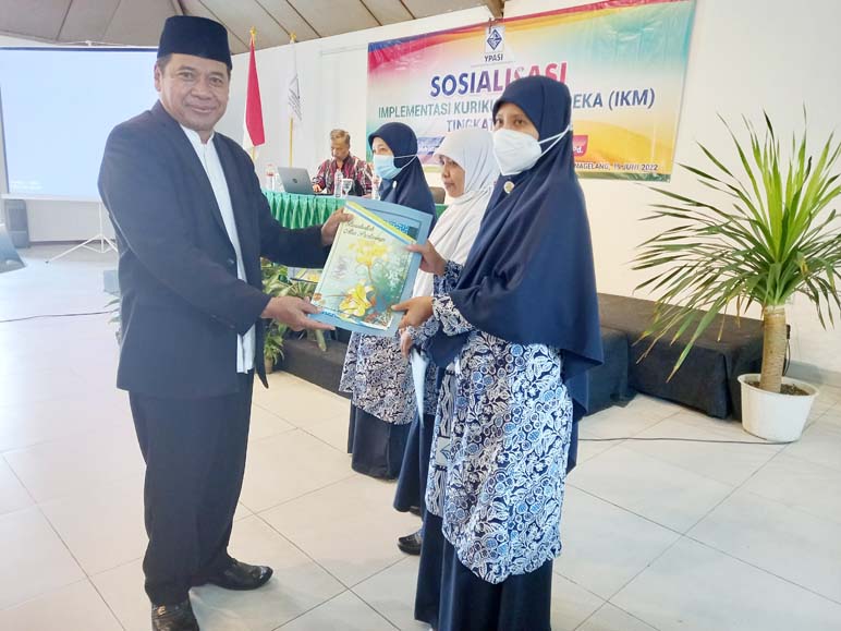 YPASI Menyemangati Para Guru sebagai Pejuang Pendidikan dengan Melauncing Lagu Mars 