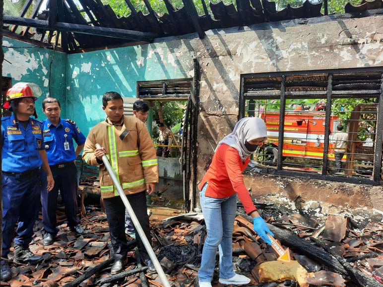 Rumah Seorang Nenek di Tepus Kulon Kebakaran, Dokumen dan Barang Berharga Ludes 