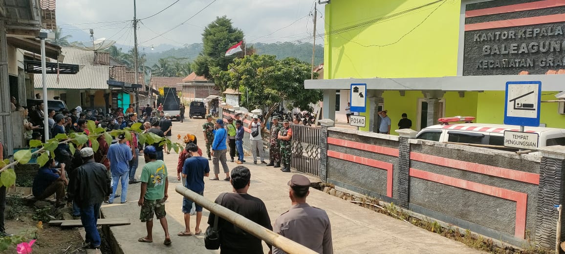 Sengketa Tanah, Ratusan Warga Baleagung Datangi Balai Desa