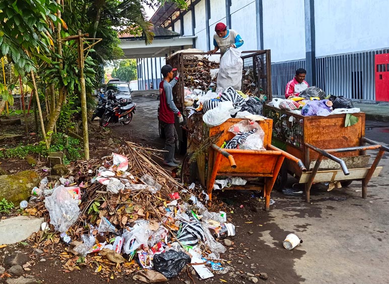Operasional Penanganan Sampah di Temanggung Terdampak Kenaikan Harga BBM