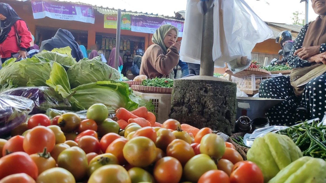 Harga Tomat Tembus Rp30 Ribu, Pasar Temanggung Dikejutkan Lonjakan Harga Sayuran
