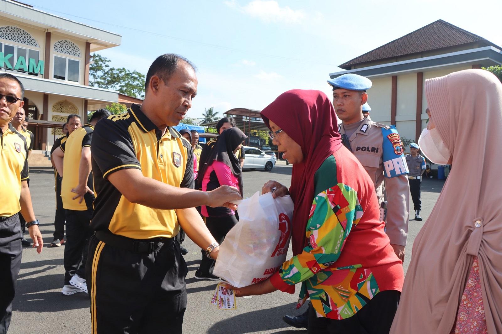 200 Paket Sembako Murah Ludes dalam Sejam, Polres Temanggung Gelar Bazar HUT Bhayangkara