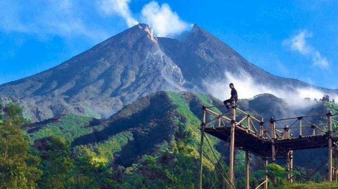 5 Wisata Alam di Jawa Tengah dan Jogja dengan Latar Gunung Merapi