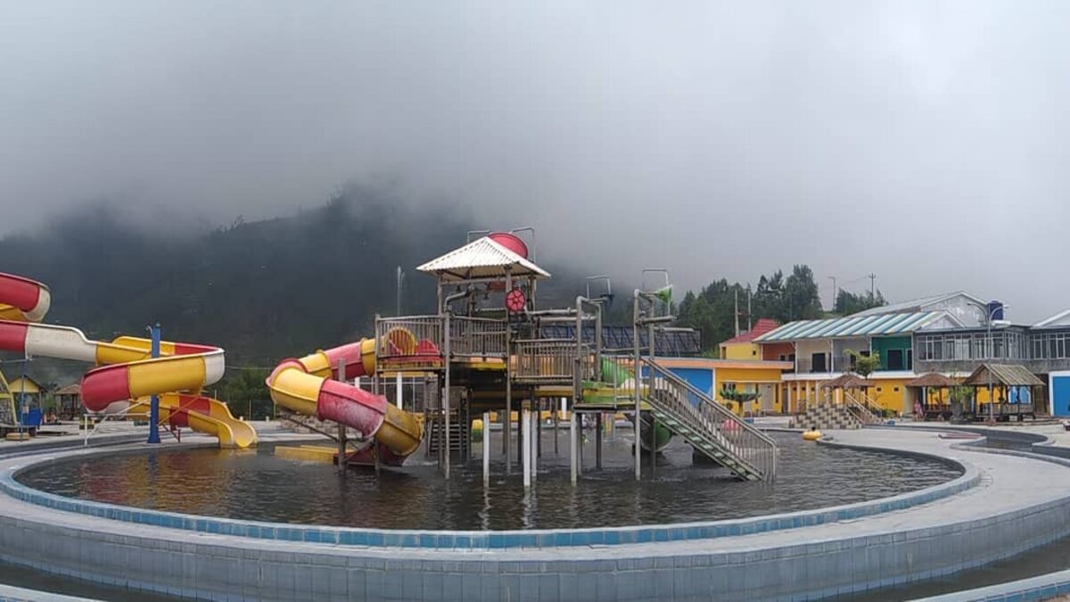 D’qiano Spring Waterpark- Tempat Wisata Favorit Berendam Air Hangat dengan View Pegunungan Dieng