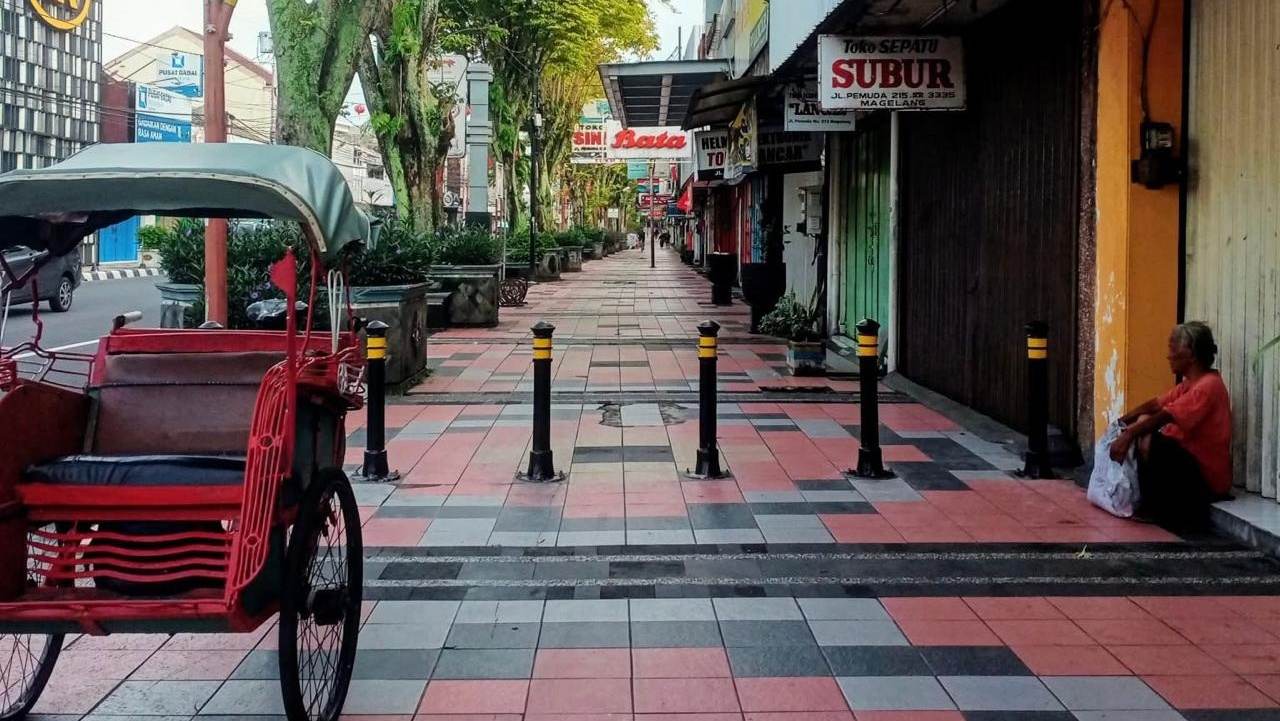 Plang di Pedestrian Pecinan Kota Magelang Dikeluhkan Warga, Dinilai Tak Ramah Difabel
