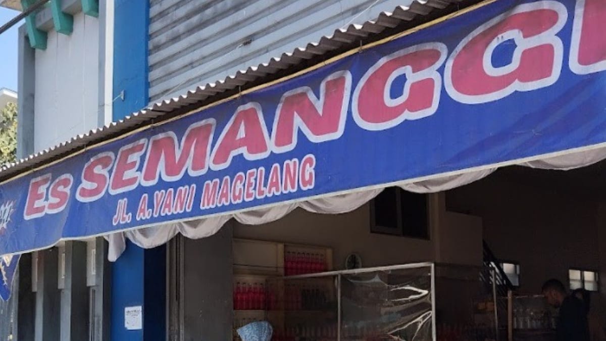 Warung Legend Es Depot Semanggi Magelang, Lokasinya Unik Ada di Bawah Mall Dekat Alun-alun!