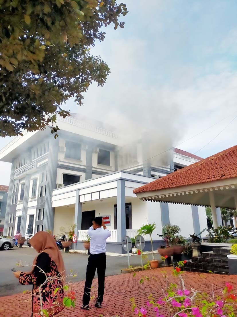 Gedung BPKPAD Purworejo Nyaris Ludes Terbakar, Damkar: Api Diduga Bersumber dari Puntung Rokok