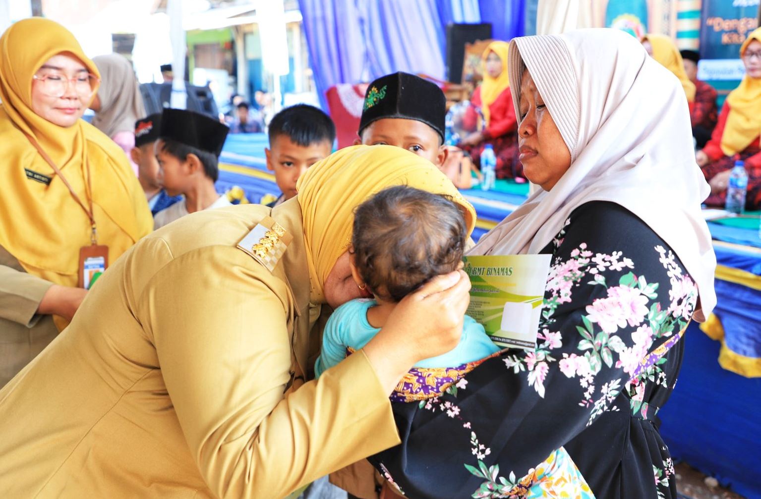 Anak Yatim dan Duafa Butuh Kepedulian, Pedagang Pasar Kemiri Purworejo Gelar Pengajian Akbar dan Santunan