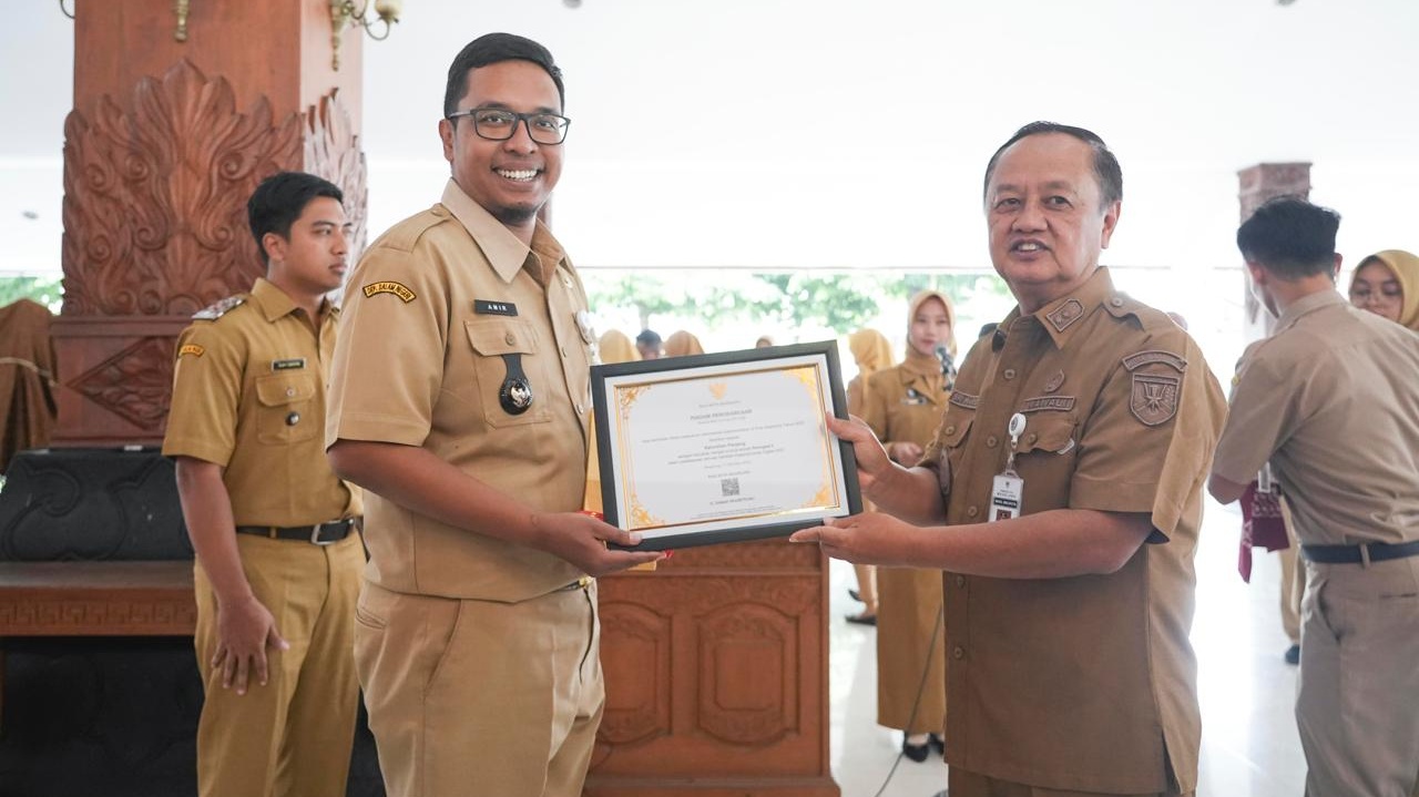 Kelurahan Cacaban Dinobatkan Sebagai Mitra Terbaik Disdukcapil Kota Magelang