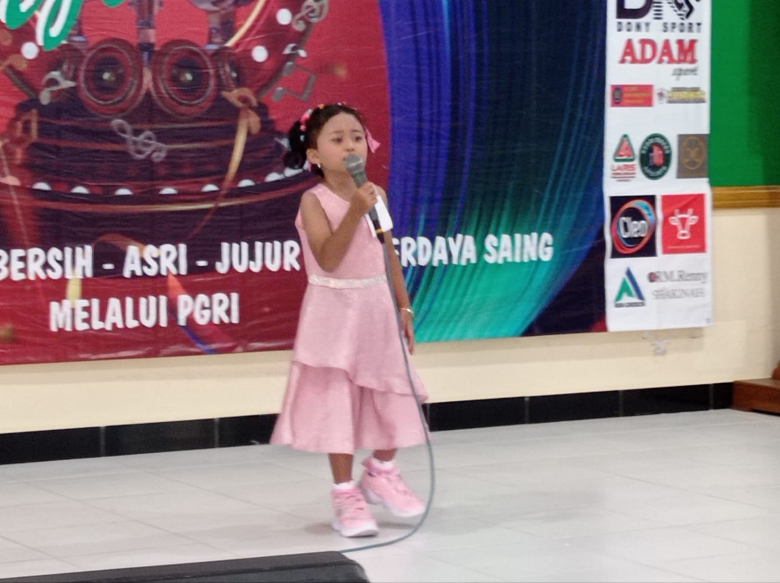 208 Peserta Anak dan Dewasa Bersaing dalam Lomba ‘Nyanyi’ PGRI Melodic Singing Competition