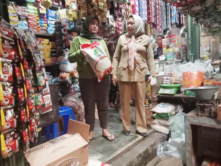 Disdagkop UKM Kabupaten Magelang dan Perum Bulog Salurkan Beras Medium di 13 Pasar