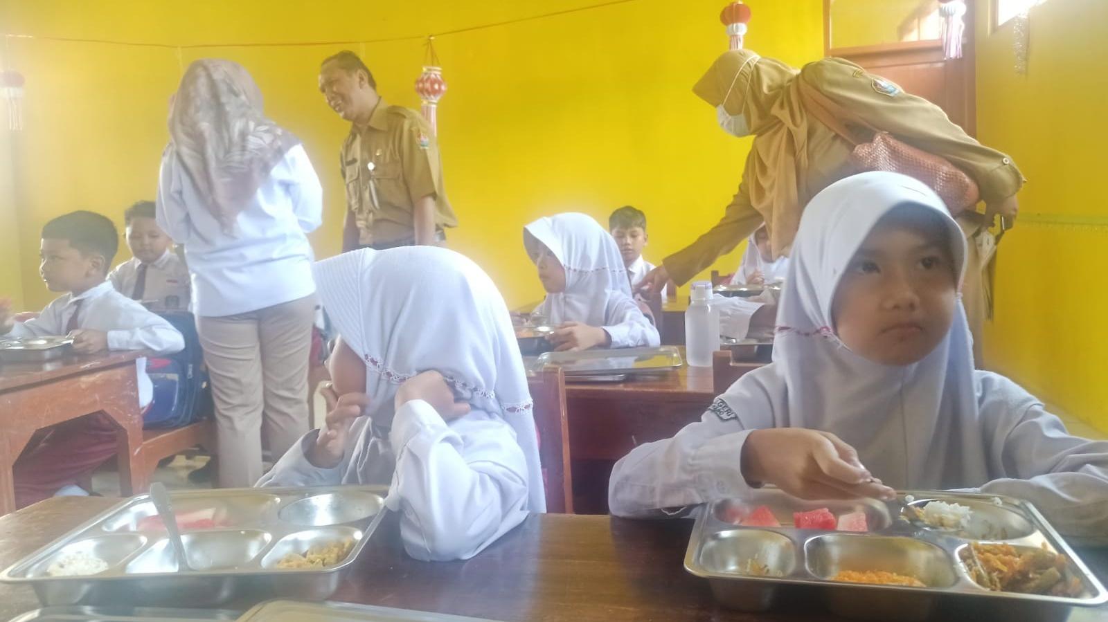 Uji Coba Program Makan Bergizi di Temanggung, 2.742 Siswa Mulai Nikmati Menu Sehat