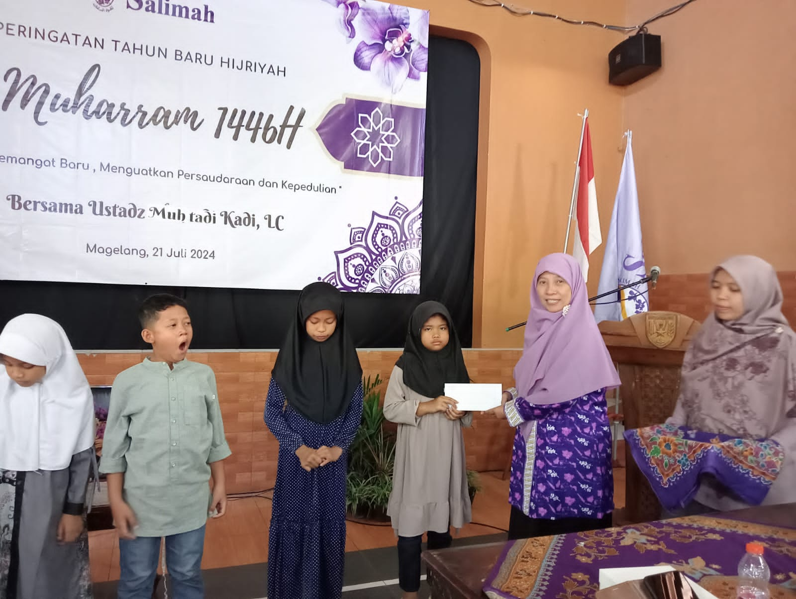 LAZ DKD dan PD Salimah Berikan Santunan untuk Anak Yatim