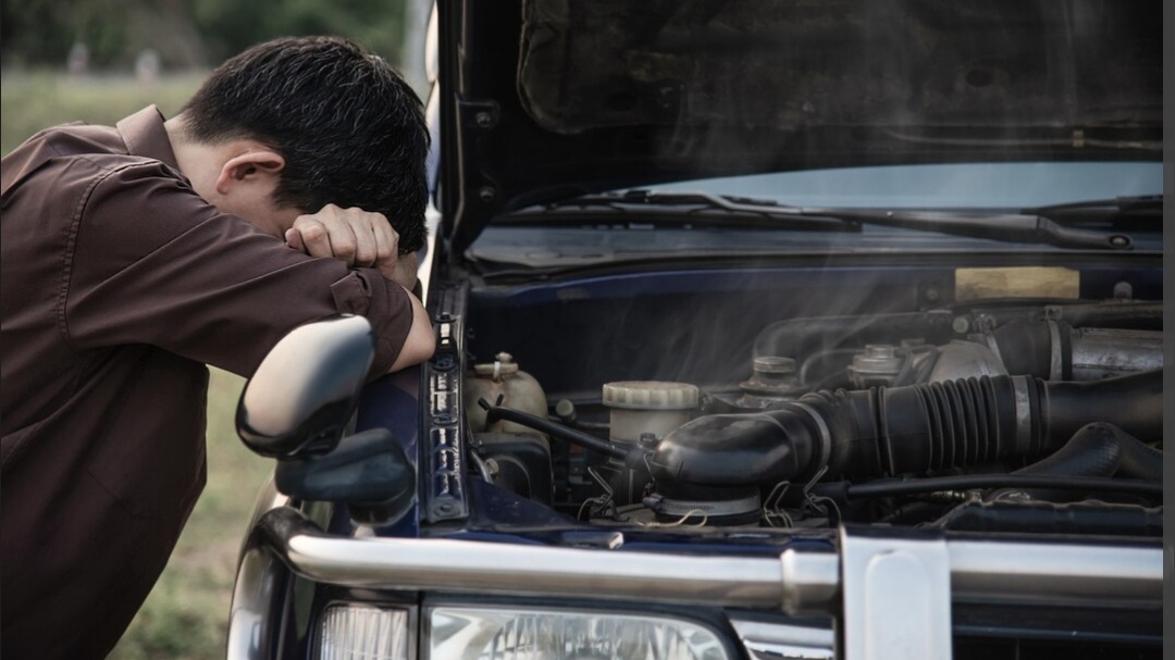 Truk Gas Diduga Rem Blong di Secang, Tabrak Motor dan Rumah Warga