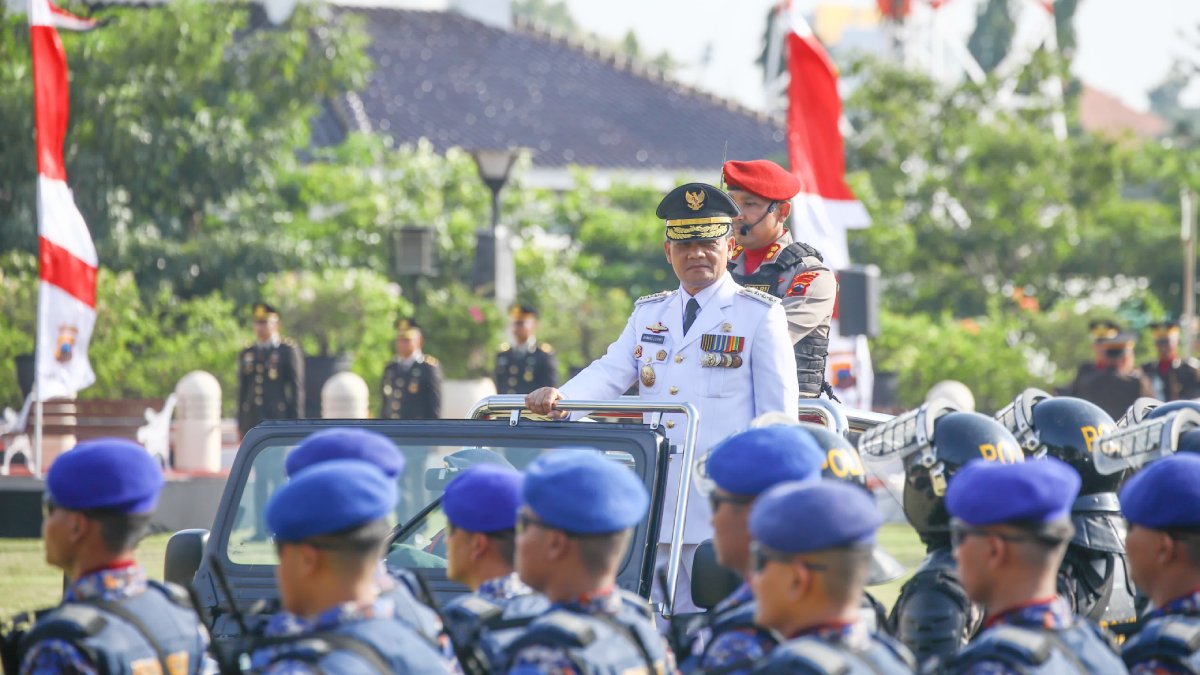 Pimpin Hari Bhayangkara, Gubernur Ahmad Luthfi Minta Polri Semakin Dekat