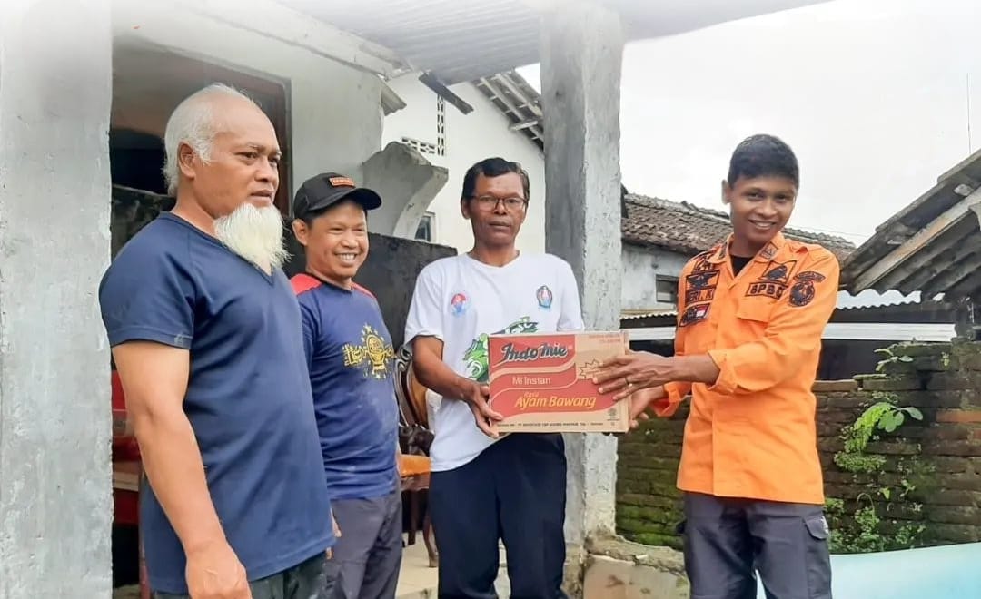 Bantu Korban Longsor di Bansari, BPBD dan PMI Salurkan Bantuan Logistik