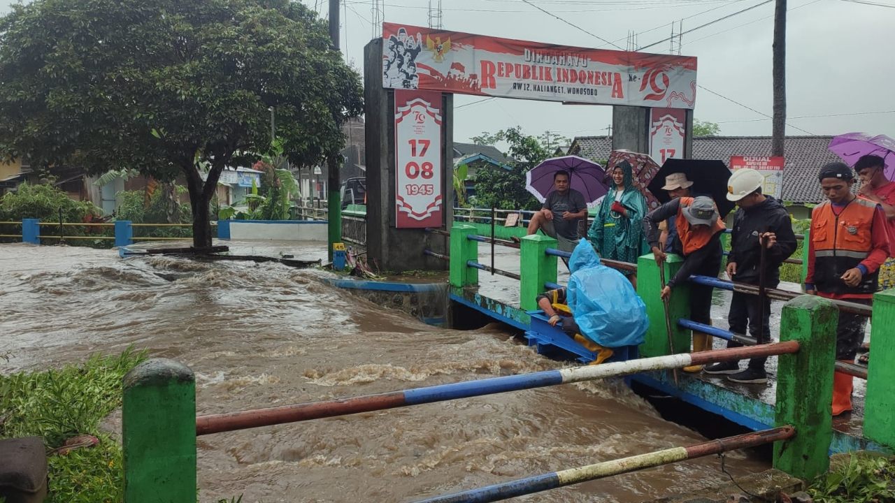 Kali Wanganaji Ngamuk, Jalan Dieng Wonosobo Berubah Menjadi Sungai