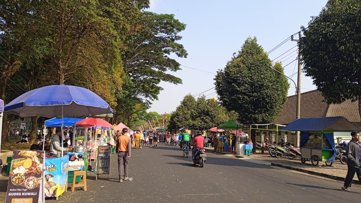 Lapar Saat CFD Rindam Magelang? Ini Makanan Tradisional Hingga Kekinian yang Bisa Kamu Beli 