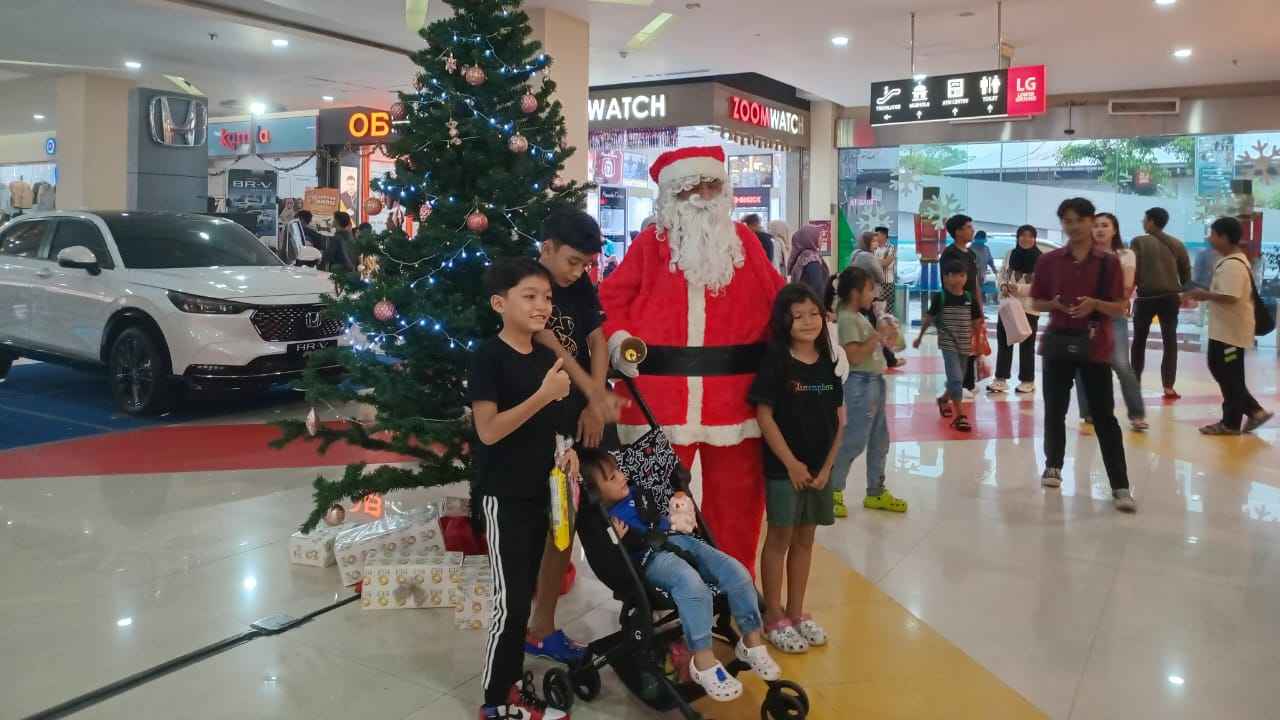 Rayakan Natal Bersama Pengunjung, Artos Mall Magelang Gelar Meet The Santa  