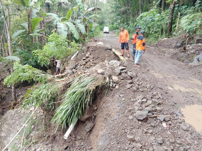 Longsor dan Tanah Bergerak Landa Wadaslintang, Puluhan Rumah Rusak