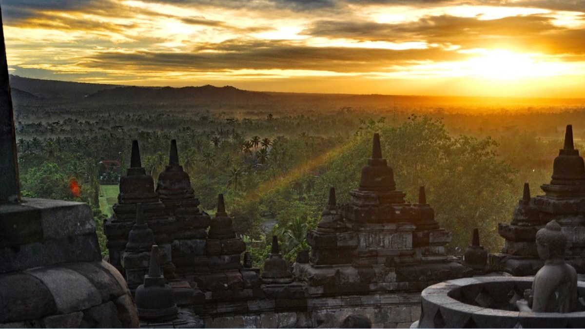 Mitos Bisa Pegang Tangan Buddha di Borobudur, Bisa Dapat Berkah?