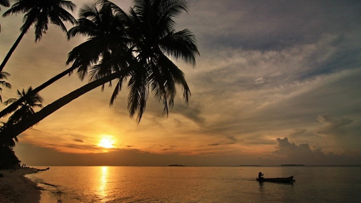 Wisata Jepara Pantai Ujung Gelem Cocok Buat Pemburu Sunset Dilengkapi dengan Pasir Putih